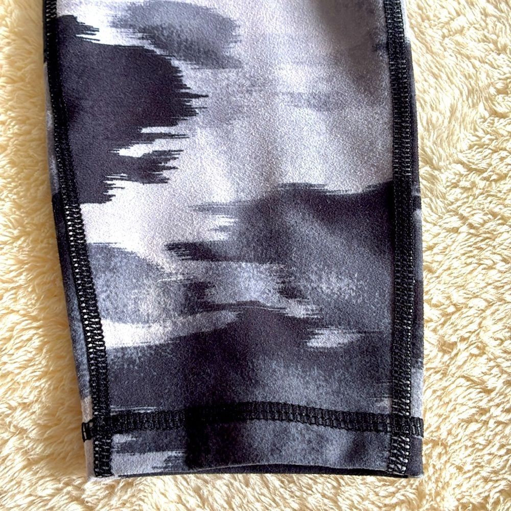 Reebok Leggings Women’s XS Black Gray Camo Stretch Activewear - Picture 6 of 12